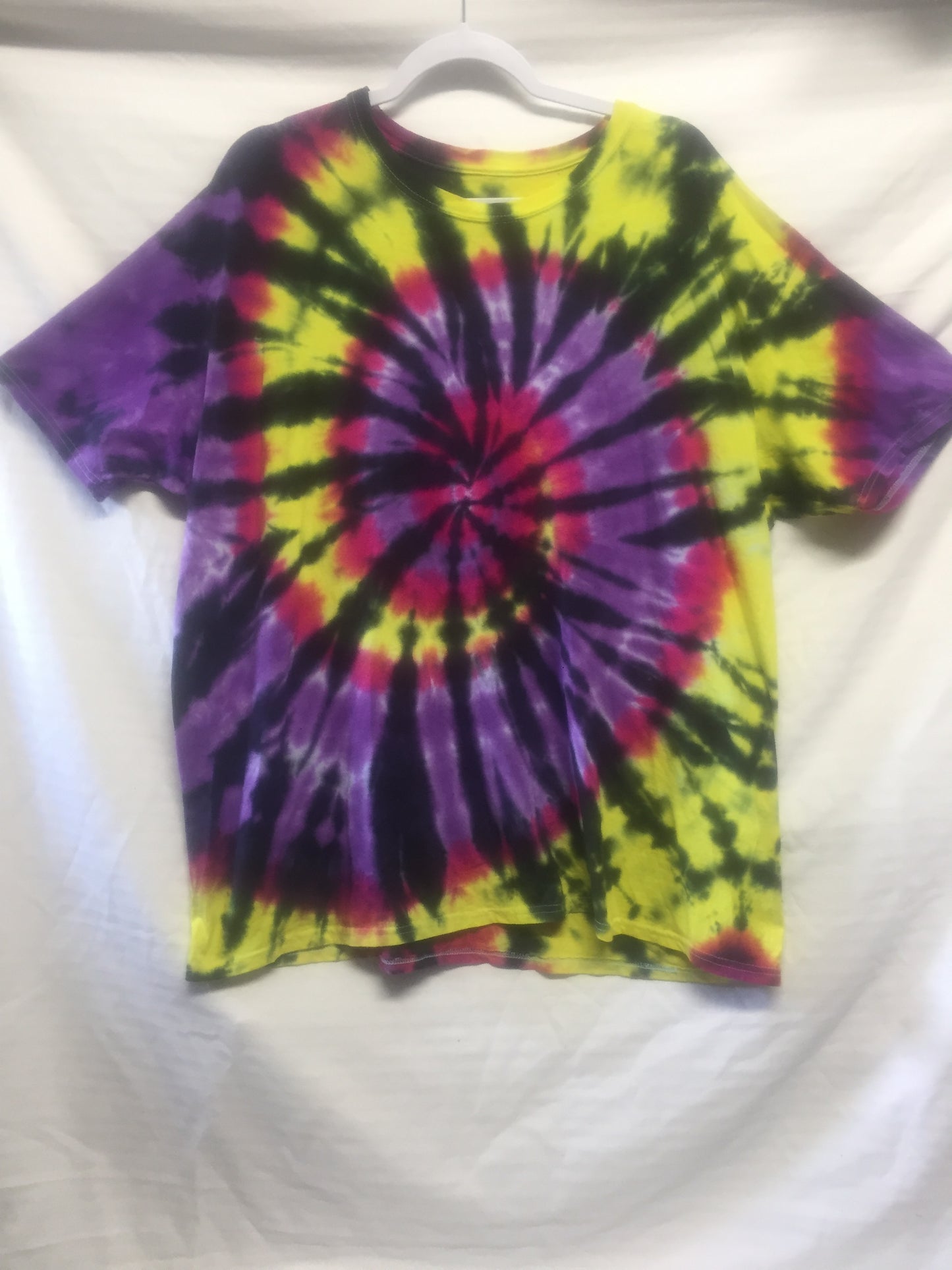 Dizzy Spinner-Purple and Yellow trim in red